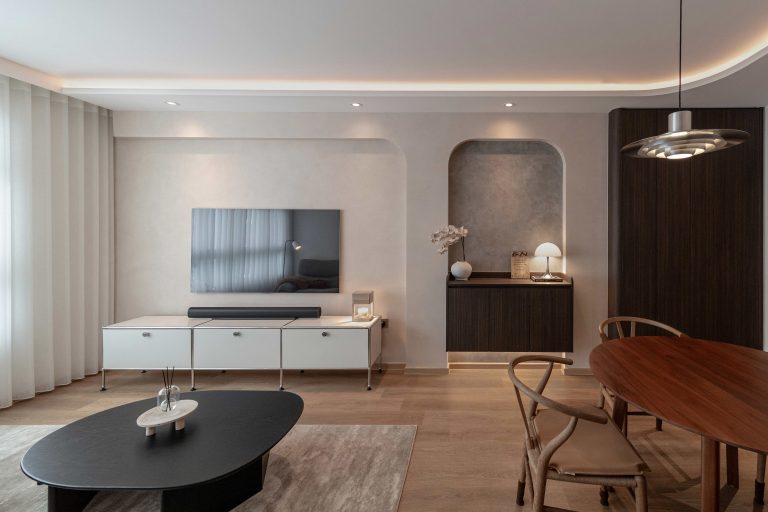 Warm-Minimalist-Living-Room